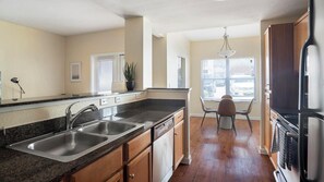 Kühlschrank, Esstisch