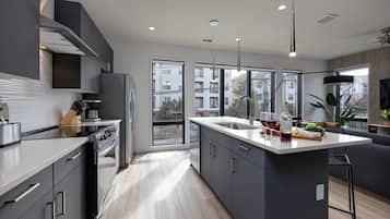 Casa (2 Bedrooms) | Cucina privata | Frigorifero, microonde, forno, piano cottura