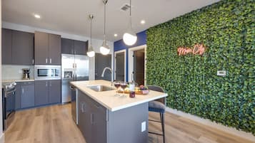 House (2 Bedrooms) | Private kitchen | Fridge, microwave, oven, stovetop