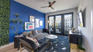 House (2 Bedrooms) | Living room