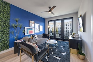 House (2 Bedrooms) | Living room