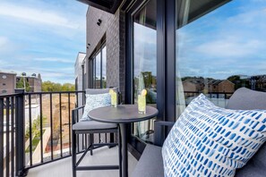 House (2 Bedrooms) | Balcony - Nashville Hideaway-odyssey-heart of Midtown (Nashville)