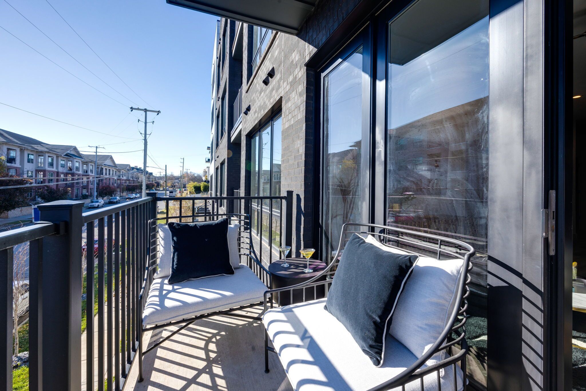 House (2 Bedrooms) | Balcony