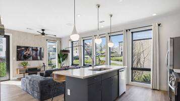 Maison (2 Bedrooms) | Cuisine privée | Réfrigérateur, micro-ondes, four, plaque de cuisson