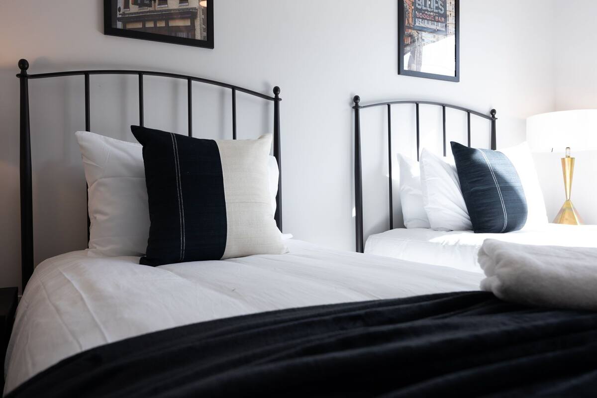 House (2 Bedrooms) | 2 bedrooms, iron/ironing board, bed sheets