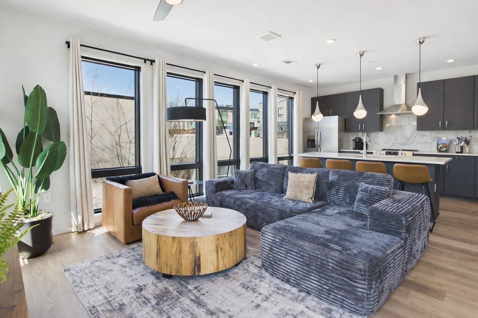 House (2 Bedrooms) | Living room