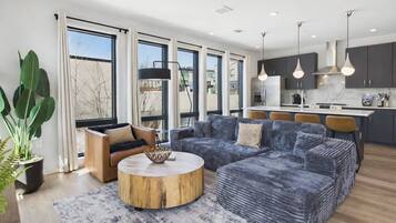 House (2 Bedrooms) | Living room