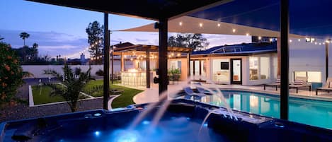 House (6 Bedrooms) | Interior