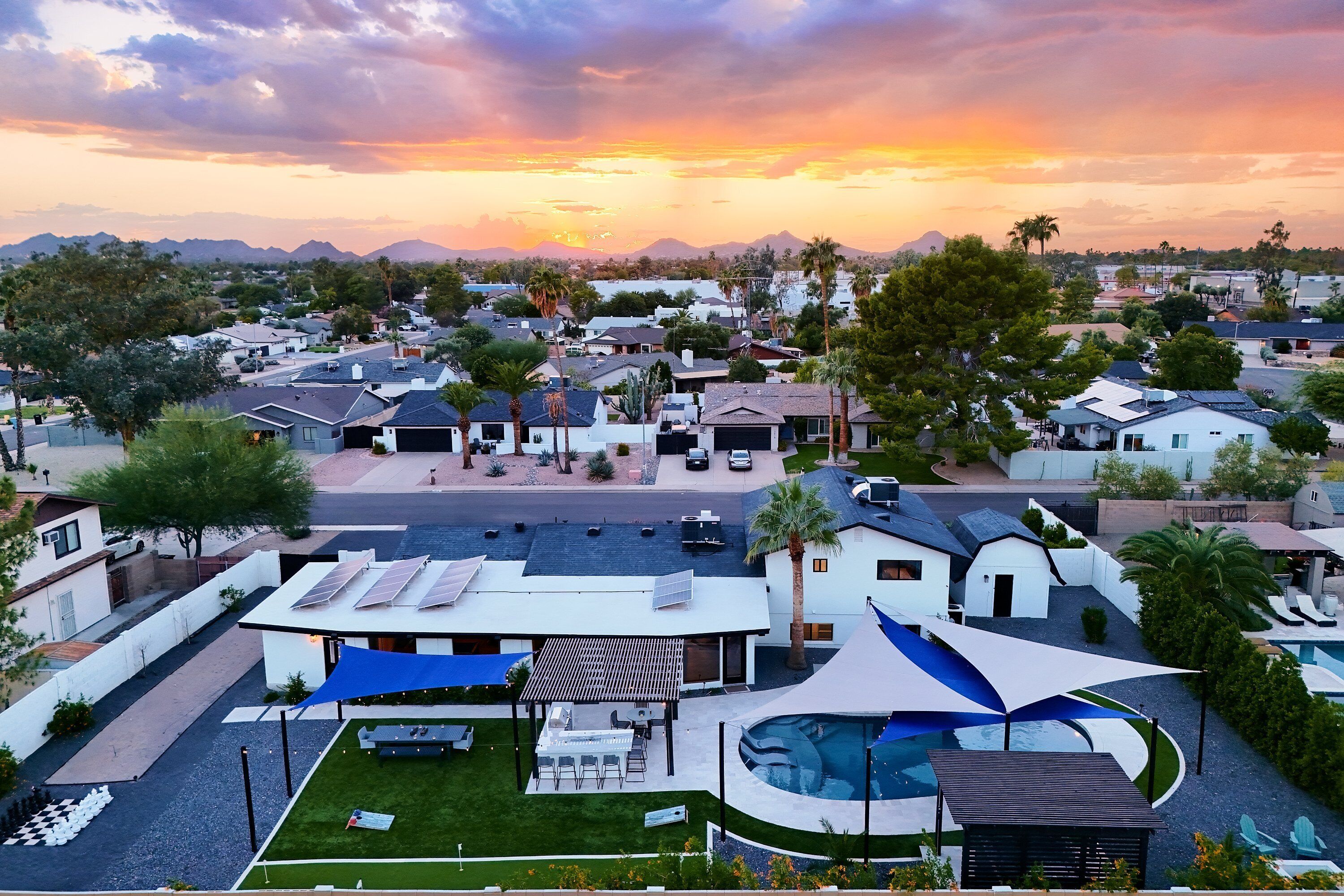 House (6 Bedrooms) | Interior