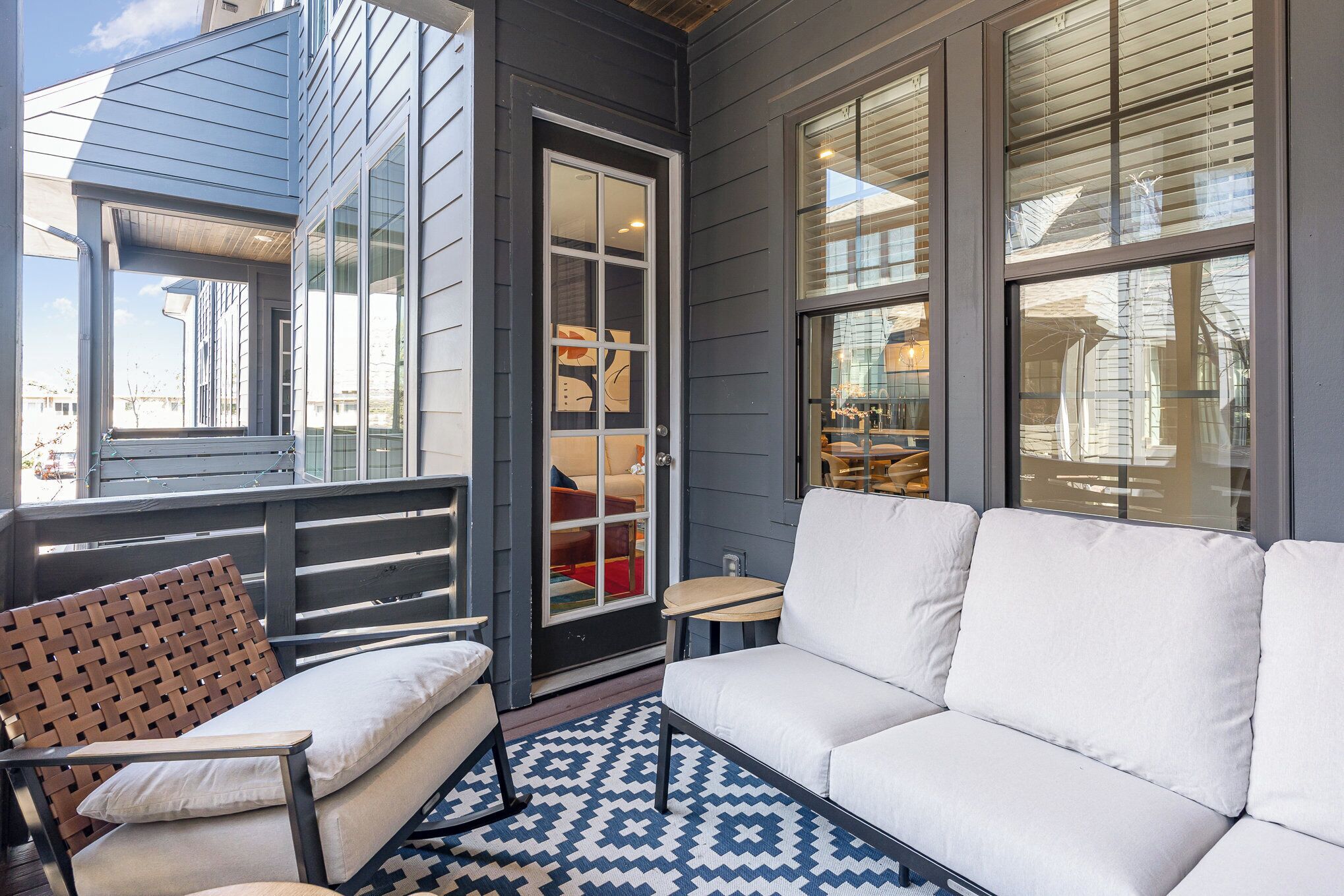 المنشأة من الداخل