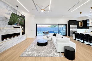 House (5 Bedrooms) | Interior