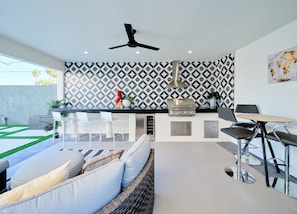 House (5 Bedrooms) | Interior