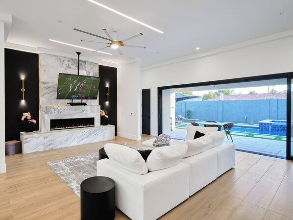 House (5 Bedrooms) | Interior