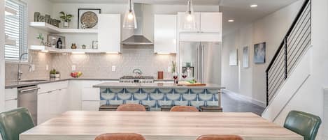 House (4 Bedrooms) | Interior