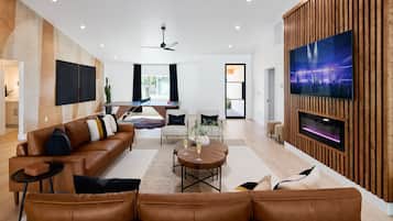 ํ์ฐ์ค (4 Bedrooms) | ๋ด๋ถ