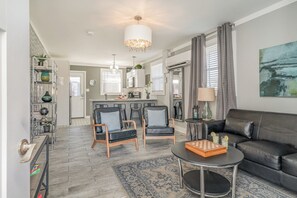 House (2 Bedrooms) | Front of property