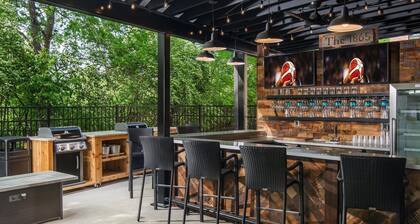 Lowkey - Pool & Gym - Mins to Broadway