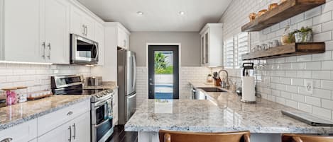 House (3 Bedrooms) | Interior