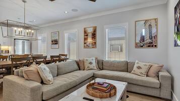 Talo (4 Bedrooms) | Sisätilat