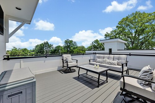 Soprano-private Rooftop-gr8 Walking Location