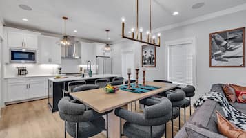 House (4 Bedrooms) | Front of property