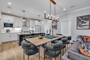 House (4 Bedrooms) | Front of property