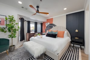 Interior - Funky Town - Walk to Broadway (Nashville)