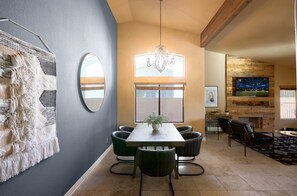 House (5 Bedrooms) | Interior