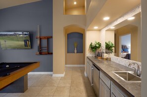 House (5 Bedrooms) | Interior