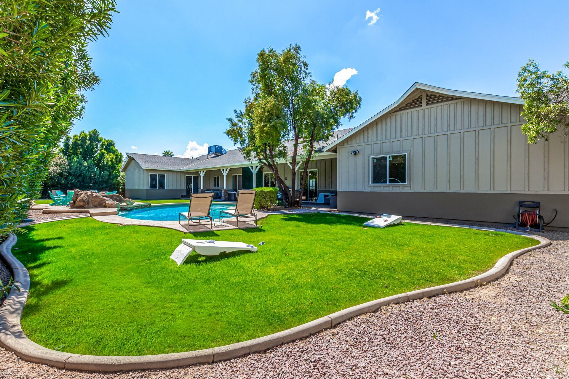 House (5 Bedrooms) | Interior