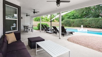 House (6 Bedrooms) | Interior