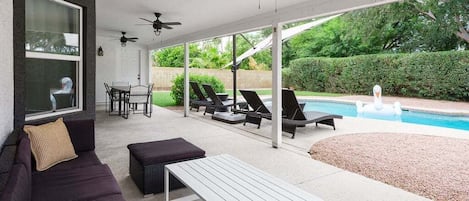 House (6 Bedrooms) | Interior