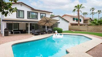 House (6 Bedrooms) | Front of property