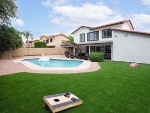 House (6 Bedrooms) | Interior