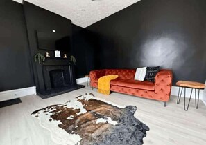 Exclusive Apartment, Pets Allowed | Living area
