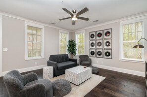 Interior - Willow-walk to Centennial Park-5 Mins to Broadway (Nashville)