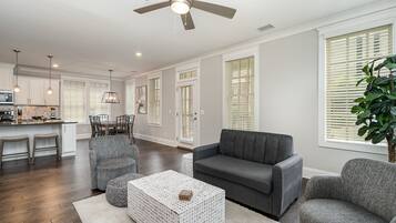 House (3 Bedrooms) | Interior