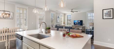 House (3 Bedrooms) | Interior