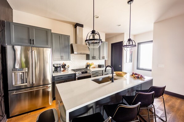 House (4 Bedrooms) | Interior