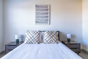 1 bedroom, desk, iron/ironing board, WiFi - Landing | Stylish 1BD, Gym, Courtyard (Houston)