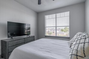 1 bedroom, desk, iron/ironing board, WiFi
