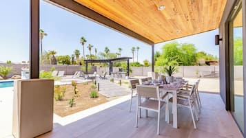 House (5 Bedrooms) | Interior