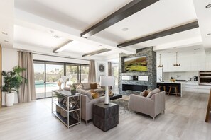 House (5 Bedrooms) | Interior