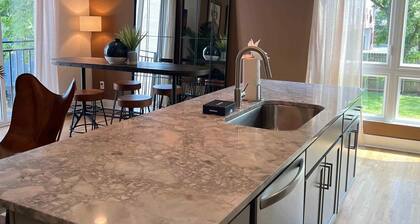 Country Lyric - Mins to Downtown - Rooftop Deck