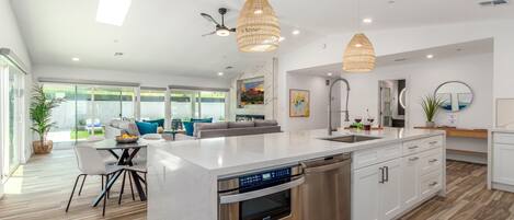 House (4 Bedrooms) | Interior