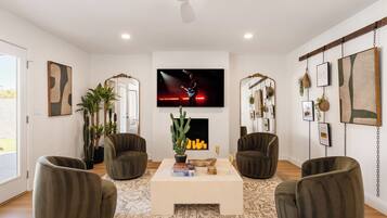 House (5 Bedrooms) | Interior