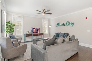 House (3 Bedrooms) | Front of property