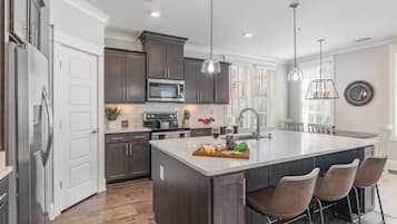 House (3 Bedrooms) | Interior