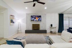 Interior - Old Town Saguaro - Pool - Fire Pit- Heart of Old Town (Scottsdale)
