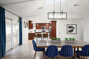 บ้านพัก (6 Bedrooms) | ภายใน